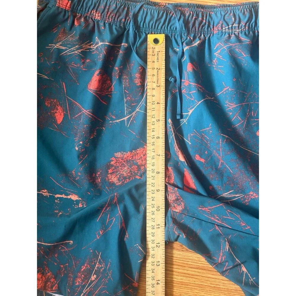 The North Face Men’s Large Printed Shorts Blue Red Outdoor Hiking Casual